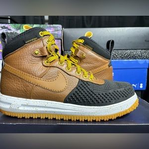 Size 9.5 Men’s Nike lunar Force 1 Duckboot